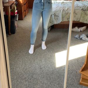 Express light wash denim jeans